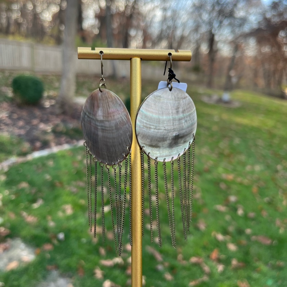 🩶VIKTORIA HAYMAN MOTHER OF PEARL SHELL CHAIN DANGLE EARRINGS